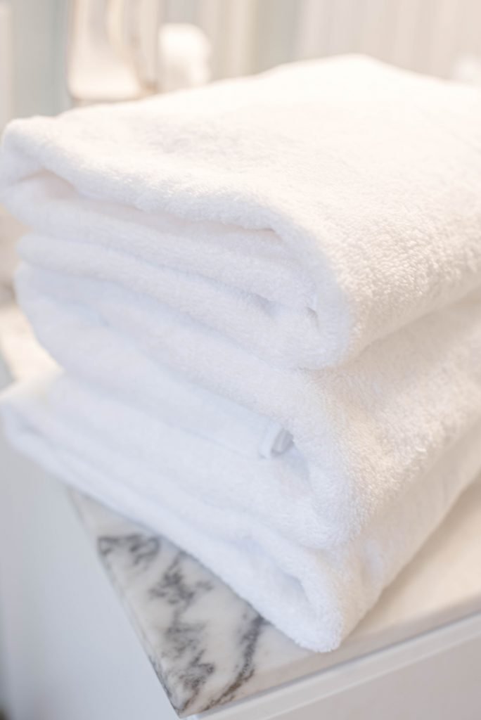 better homes and gardens white bath towel